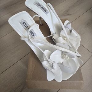 Steve Madden White Flower Amani Women's Heels